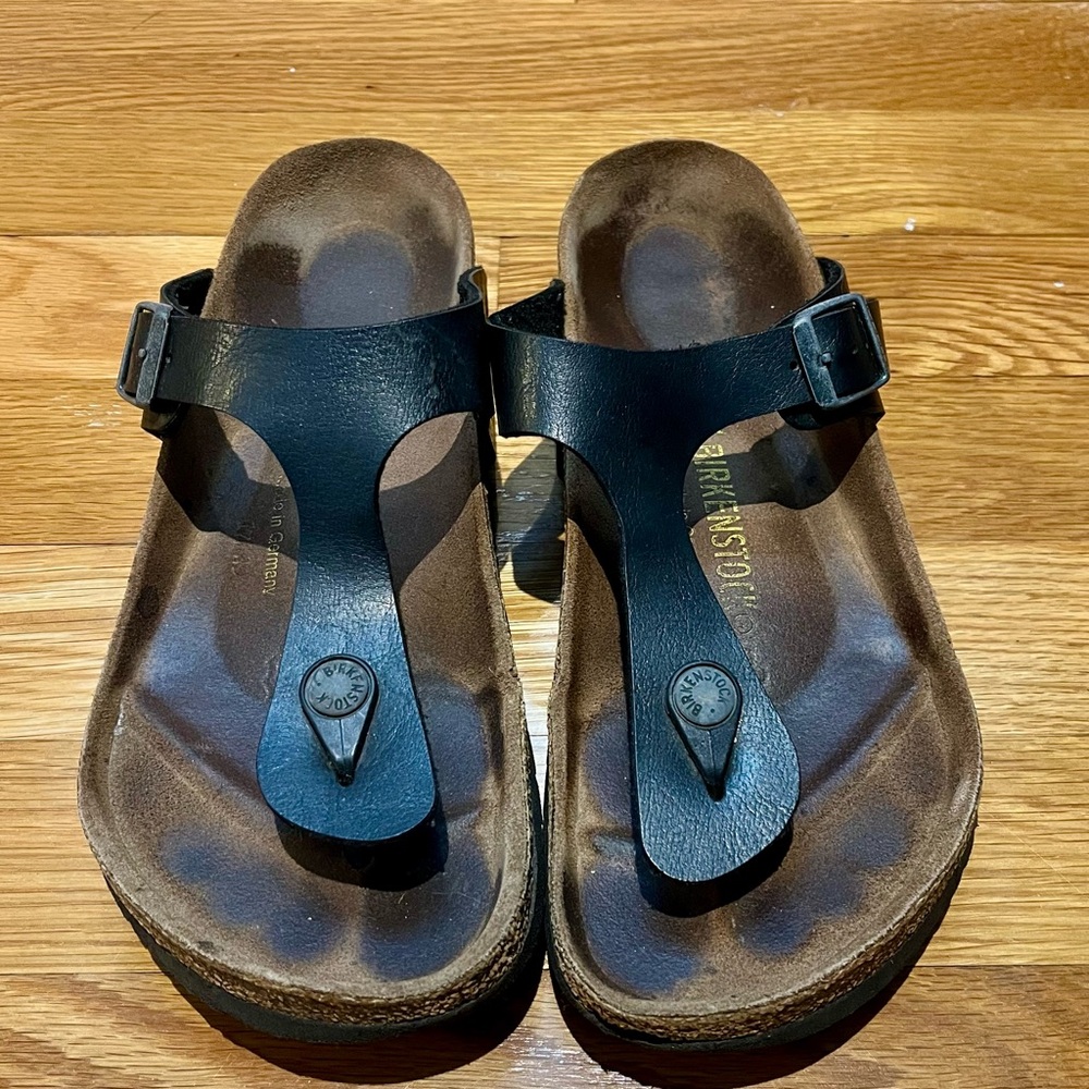 Birkenstock “Gizeh” Leather Thong Sandals